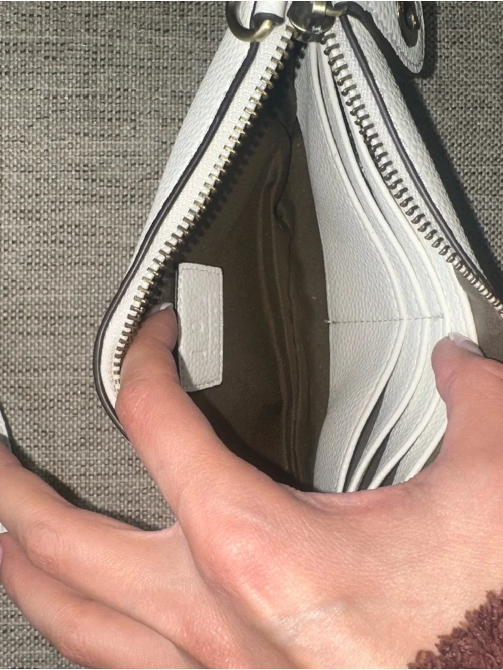 White Crossbody Wristlet Bag - Picture 4 of 4